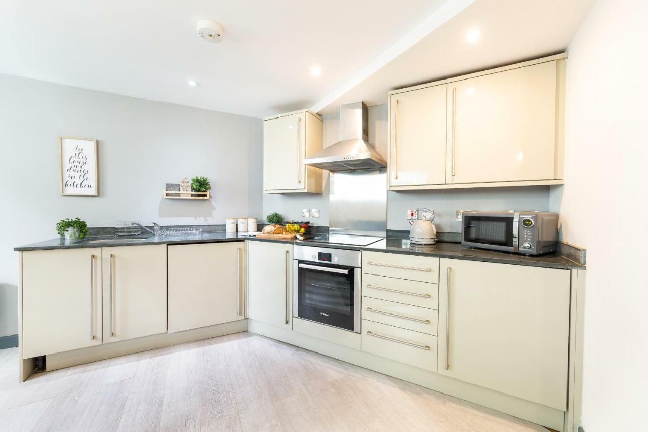 The Roof Apartment Bristol Bagian luar foto